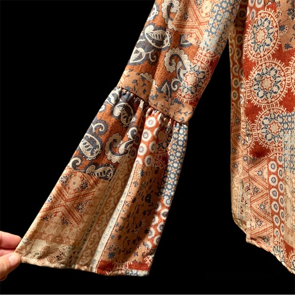 FINAL—AMIS—WOMEN’S BOHO-CHIC LACE-UP FRONT V-NECK DETAIL & FLARED SLEEVES!! BNWT - Picture 3 of 11